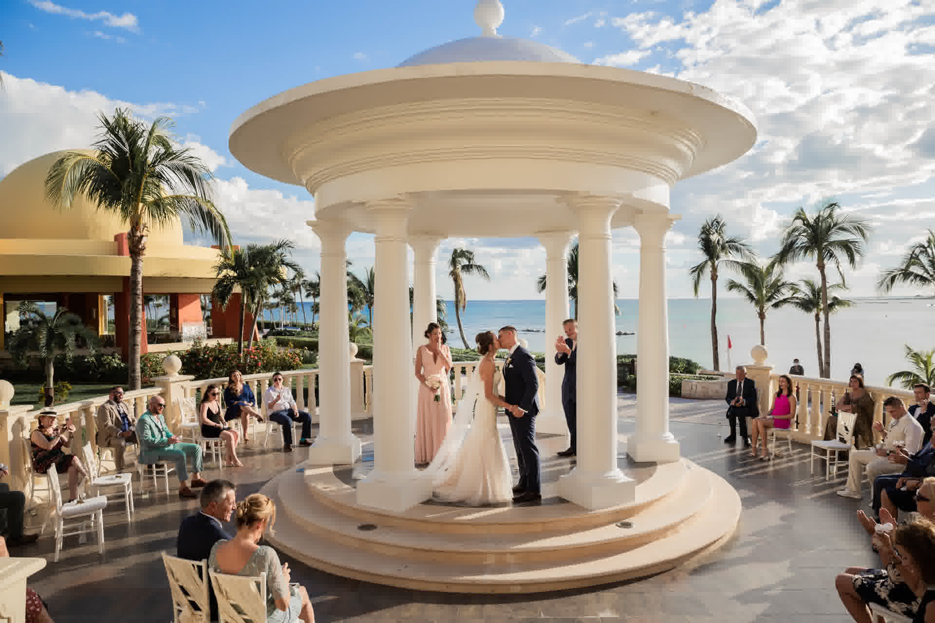 Wedding photography: ceremony at a Cancun wedding by Xavier Bau