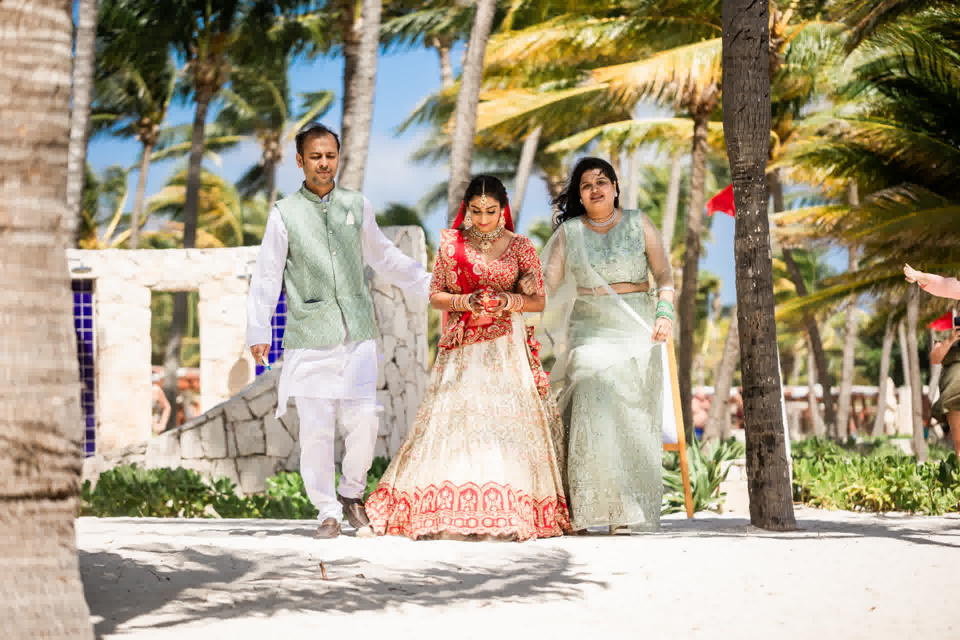 Wedding photography: hindu ceremony at a Cancun wedding by Xavier Bau