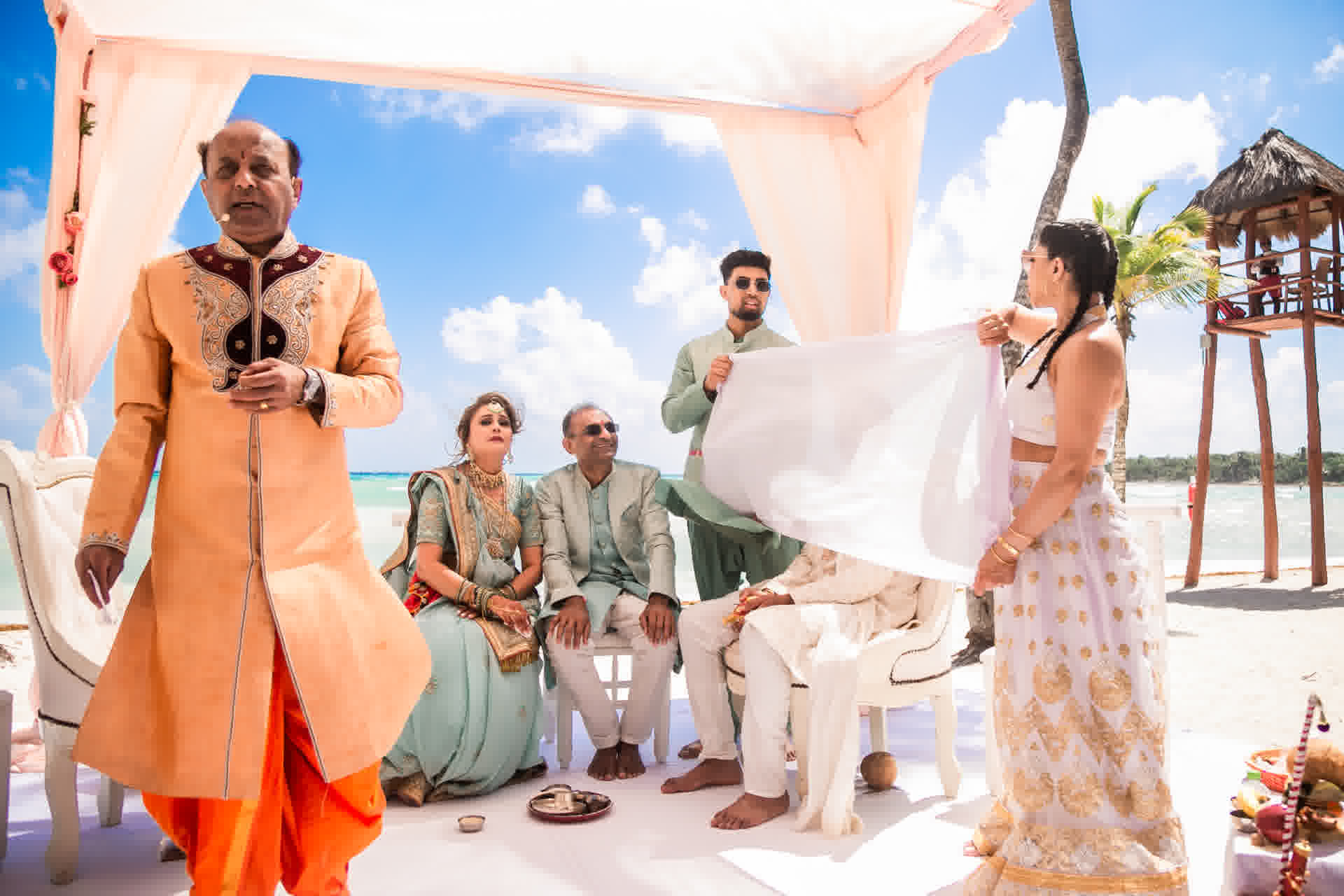 Wedding photography: hindu ceremony at a Cancun wedding by Xavier Bau