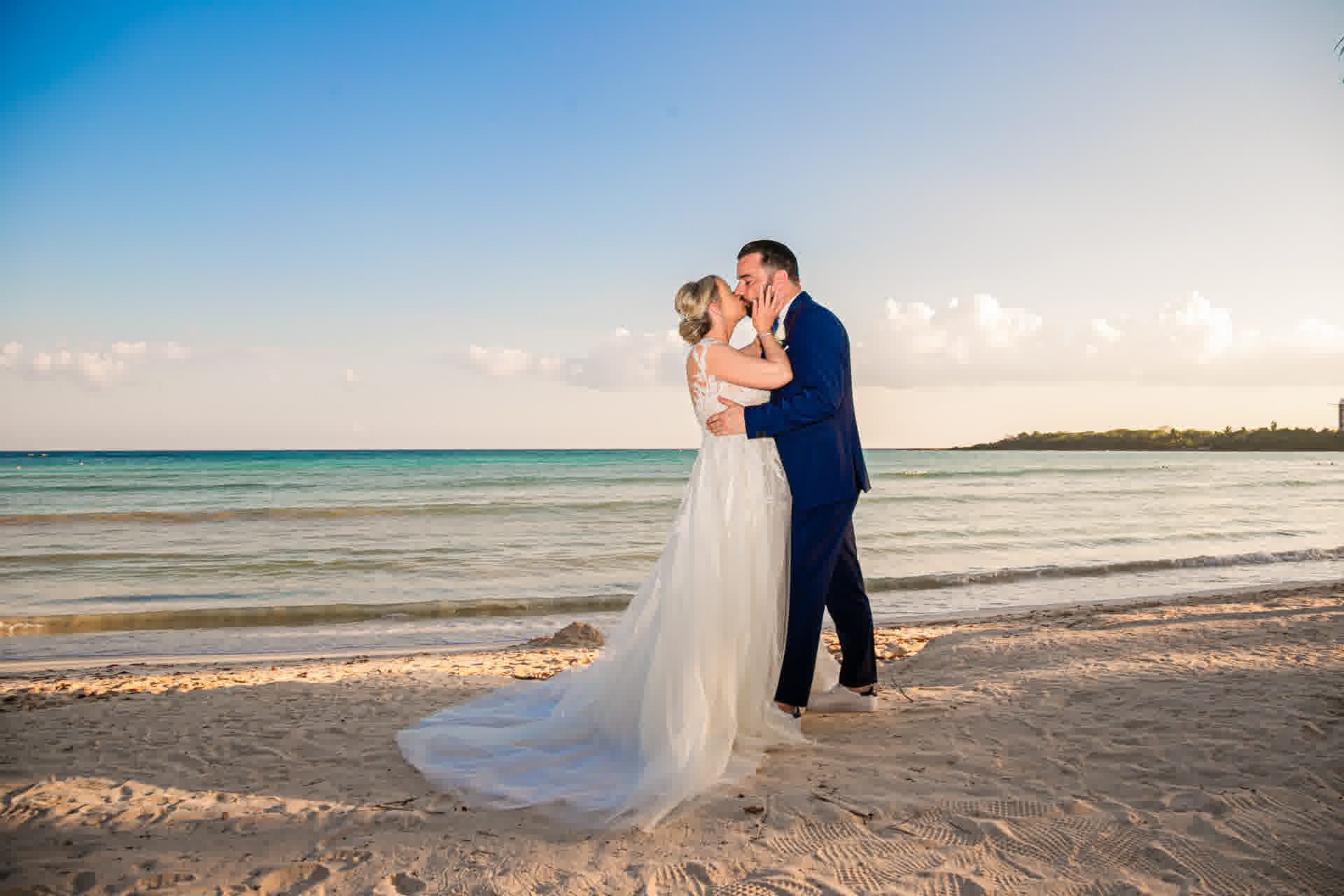 Wedding photography: traditional couple portraits at a Cancun wedding by Xavier Bau