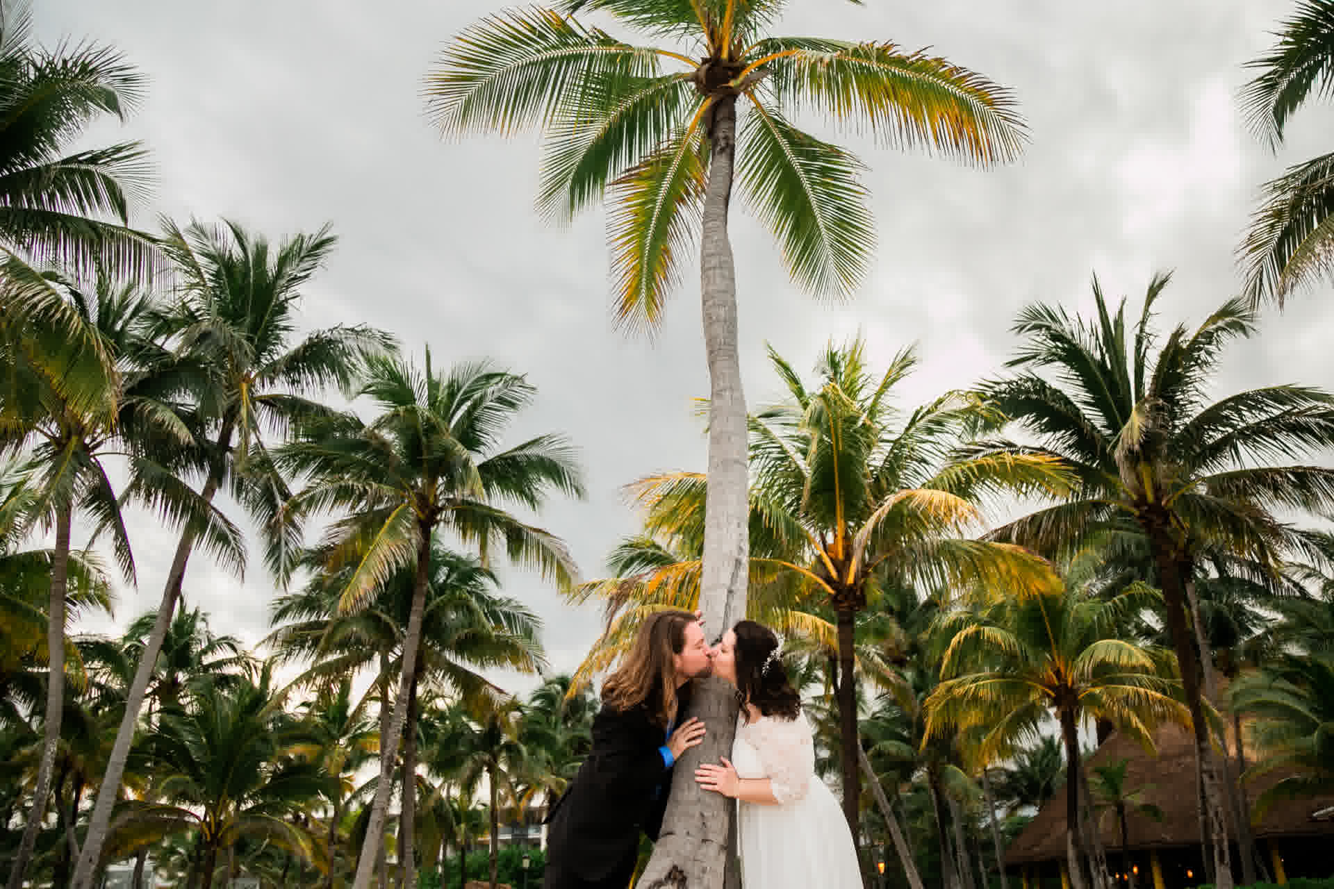 Wedding photography: traditional couple portraits at a Cancun wedding by Xavier Bau